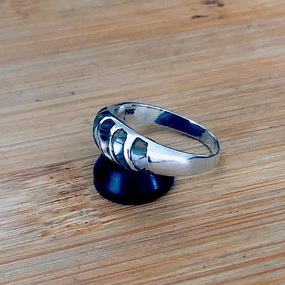 $44  Vintage Estate Ring  Sterling Silver  Size 8 & 3/4  Marked 925 MEXICO